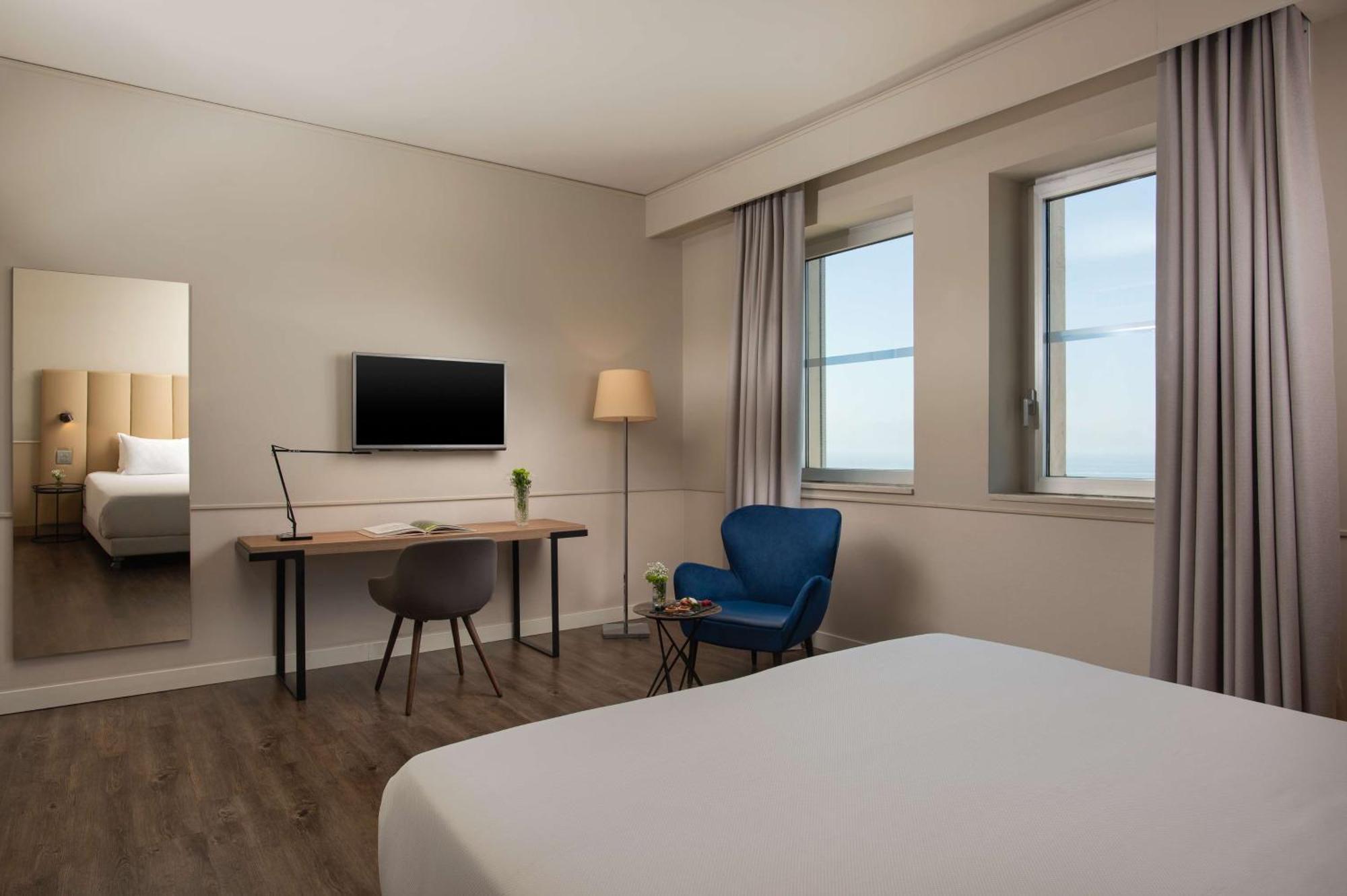 Nh Napoli Panorama Hotel Ngoại thất bức ảnh